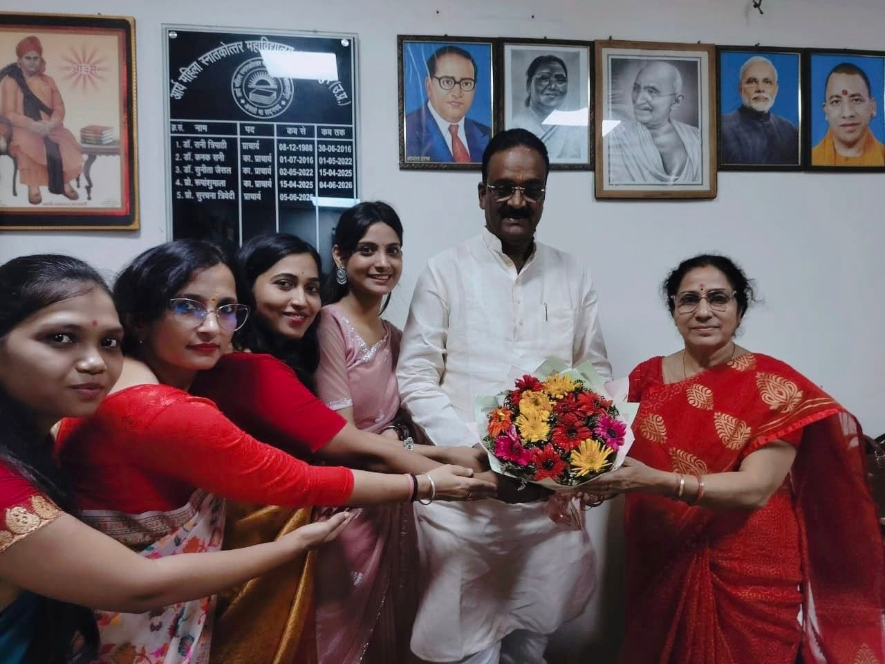 आर्य महिला स्नातकोत्तर महाविद्यालय, शाहजहांपुर में माननीय मोहम्मदी विधायक श्री लोकेंद्र प्रताप सिंह जी का गरिमापूर्ण स्वागत